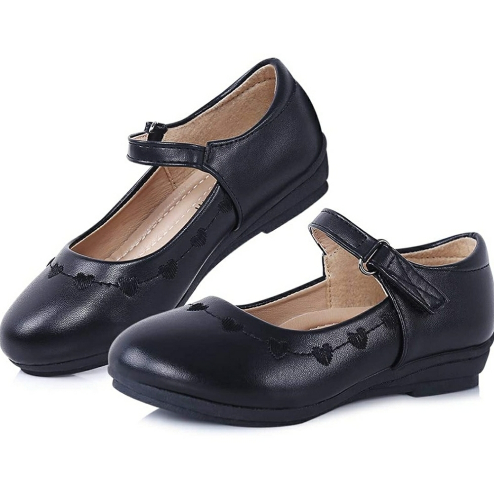 Girls flat school shoe